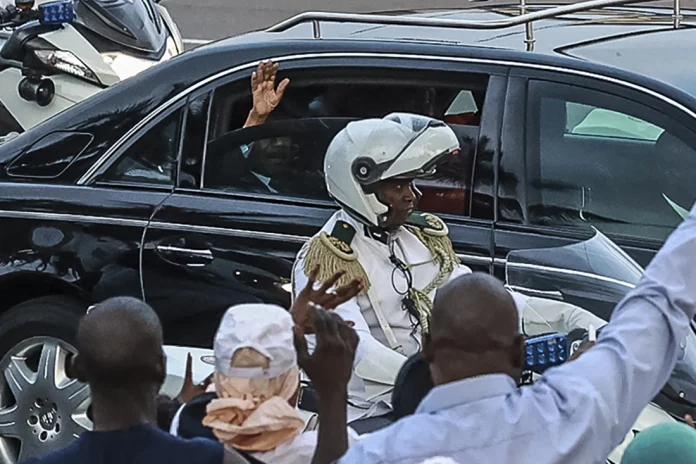 Paul Biya de retour au Cameroun après 73 jours d’absence
