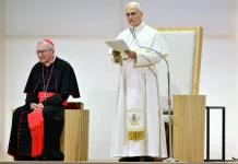 Vêtements liturgiques du pape : l’atelier italien de Filippo Sorcinelli vêtements liturgiques du pape