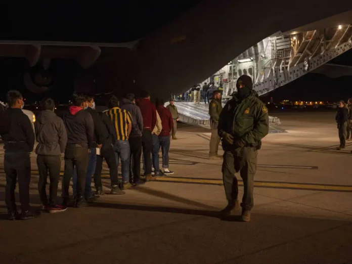 Yaoundé : des migrants expulsés des États-Unis portent plainte