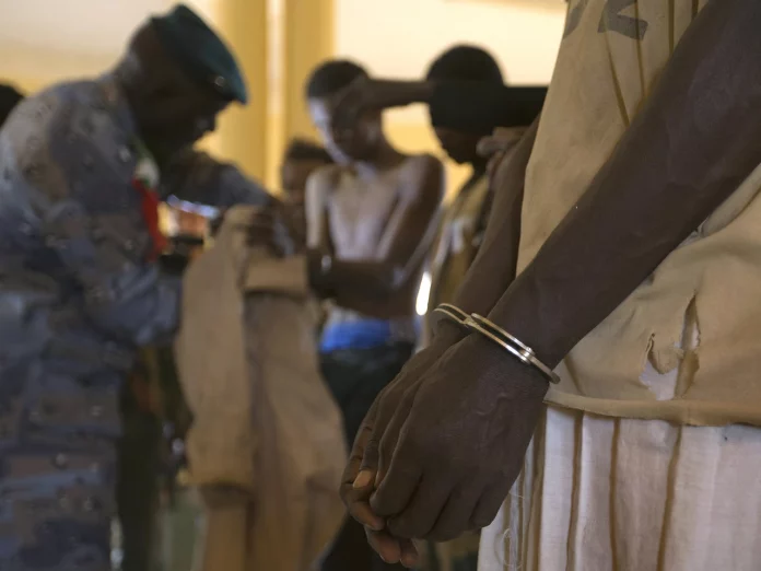 Mali : six mois de prison pour un journaliste critique envers la junte