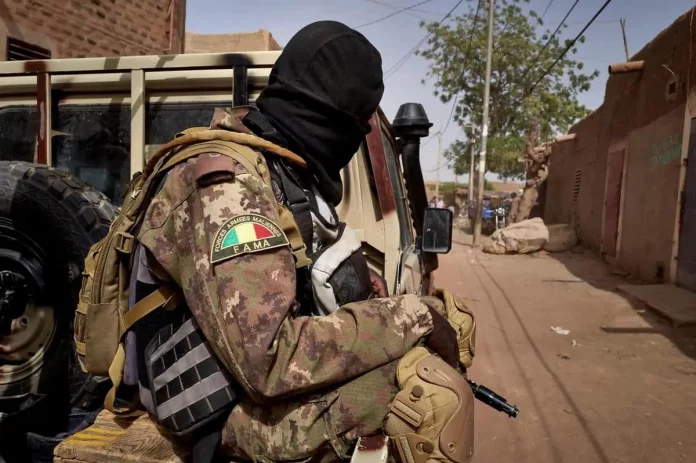Mali : au moins 10 soldats tués dans l’attaque d’une base militaire