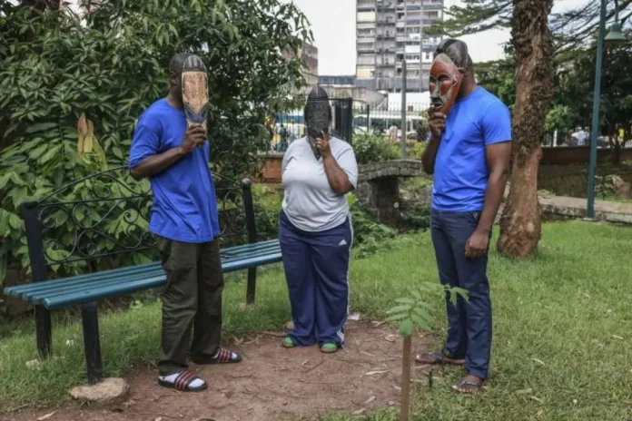 Expulsés des États-Unis, ils se retrouvent bloqués au Cameroun