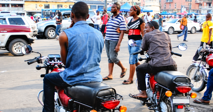 Douala : Fin de la conduite en babouches pour les bendskineurs !
